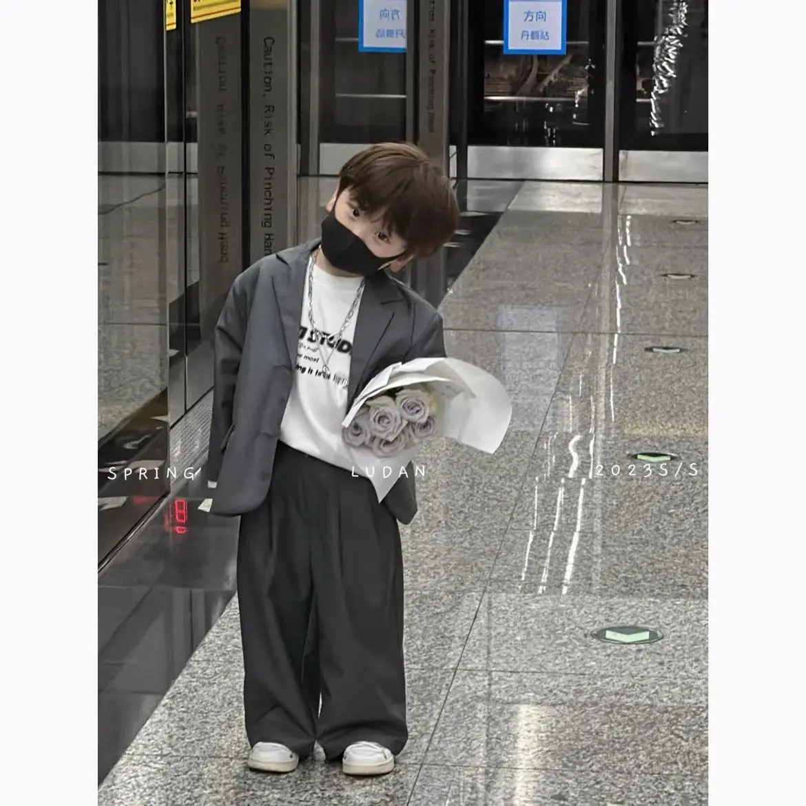 

Серый костюм для мальчиков, весенне-осенний, новая корейская версия, детский повседневный комплект из куртки и брюк, 2 предмета, на 2, 4, 6, 7 лет