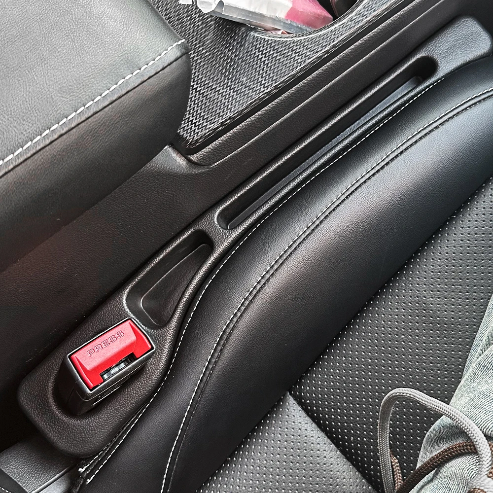 2 Stück Autositz-Lückenfüller, Dual-Slot-Design, Auto-Innenzubehör, Telefon- und Schlüssel-Aufbewahrungsbox, Auto-Slot-Pad, Sitz-Lückenfüller – Detail 11
