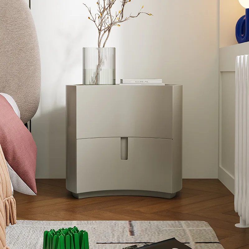 Italienischer minimalistischer Nachttisch aus massivem Holz, Halbmond-Aufbewahrungsschrank, Schlafzimmer, heller Luxus-Nachttisch