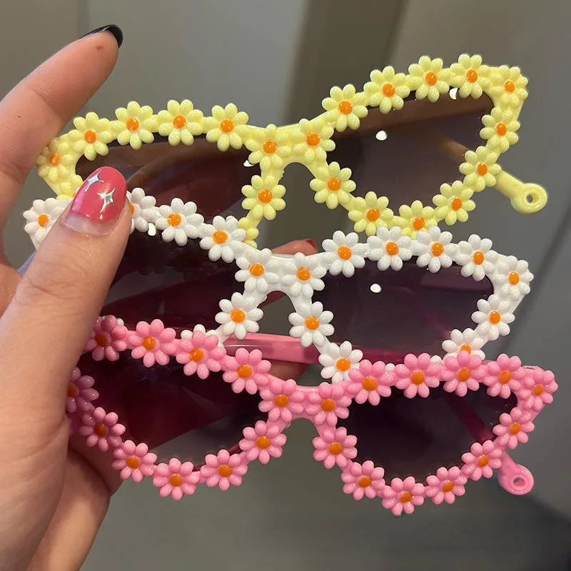 

Small Triangle Flower Sun Glasses for Kids Cute Daisy Sunglasses Children Outdoor Sun Protection Shades Fashion Party Eyewear