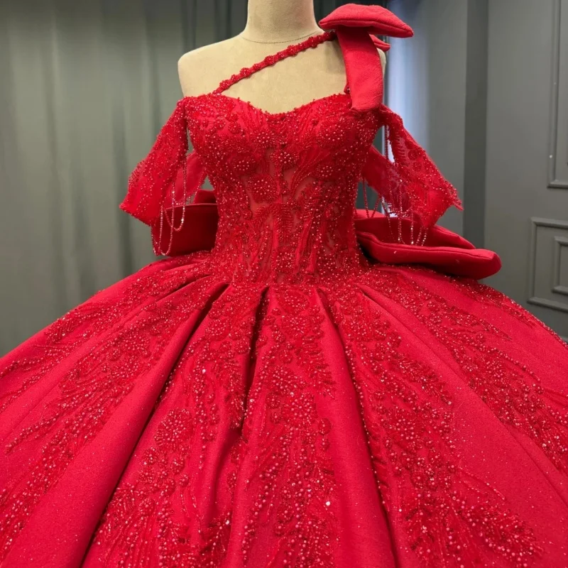 

Блестящее красное платье Quinceanera с блестящими цветами и наклейкой с открытыми плечами, кружевное многослойное платье с длинным хвостом и бантом, Vestidos De 15, Quinceanera ﻿ Настроить