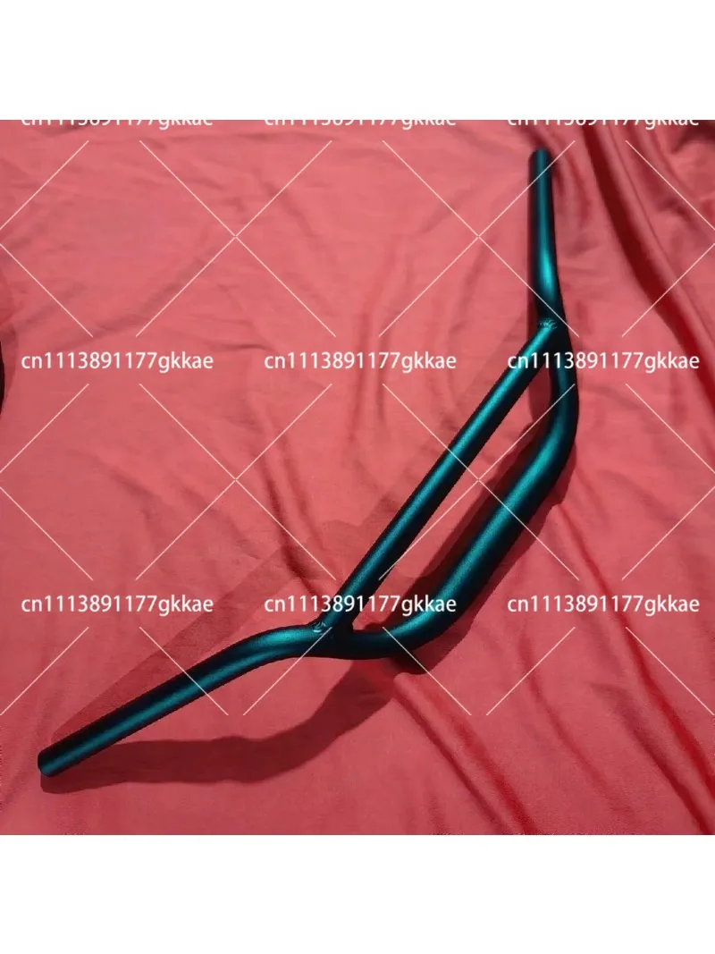 Bicycle Handlebar 31.8 x 700mm Aluminum Alloy Reinforced Mountain Bike Riser Bar for Enhanced Control and Stability