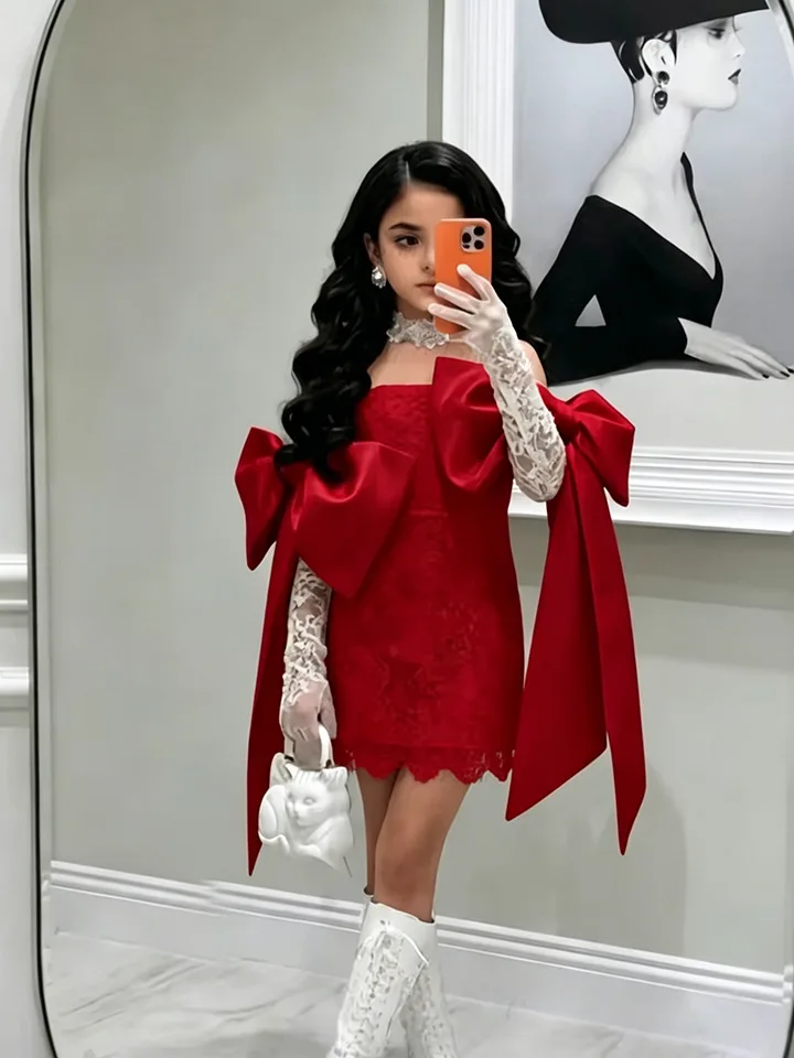 Maßgeschneidertes Elegantes Spaghetti-Träger Kleid für Kleine Mädchen Kurzes Festkleid mit Großer Schleife Satin Blumenmädchenkleid mit Spitze Quadratischer Kragen Mini-Abendkleid – Detail 8