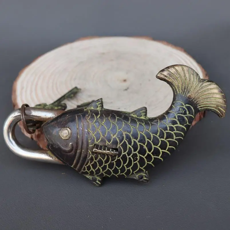 

6.6inch Vintage Style Brass Engraved Fish Shape Press Button Tricky Padlock with 2 Keys Decoration Metal Handicraft