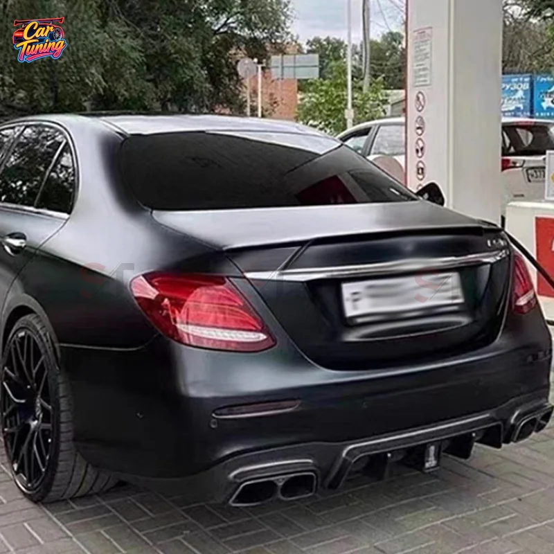 Suitable for Mercedes-Benz 2017+ E-Class W213 E63 AMG carbon fiber rear lip with lights, car diffuser modification