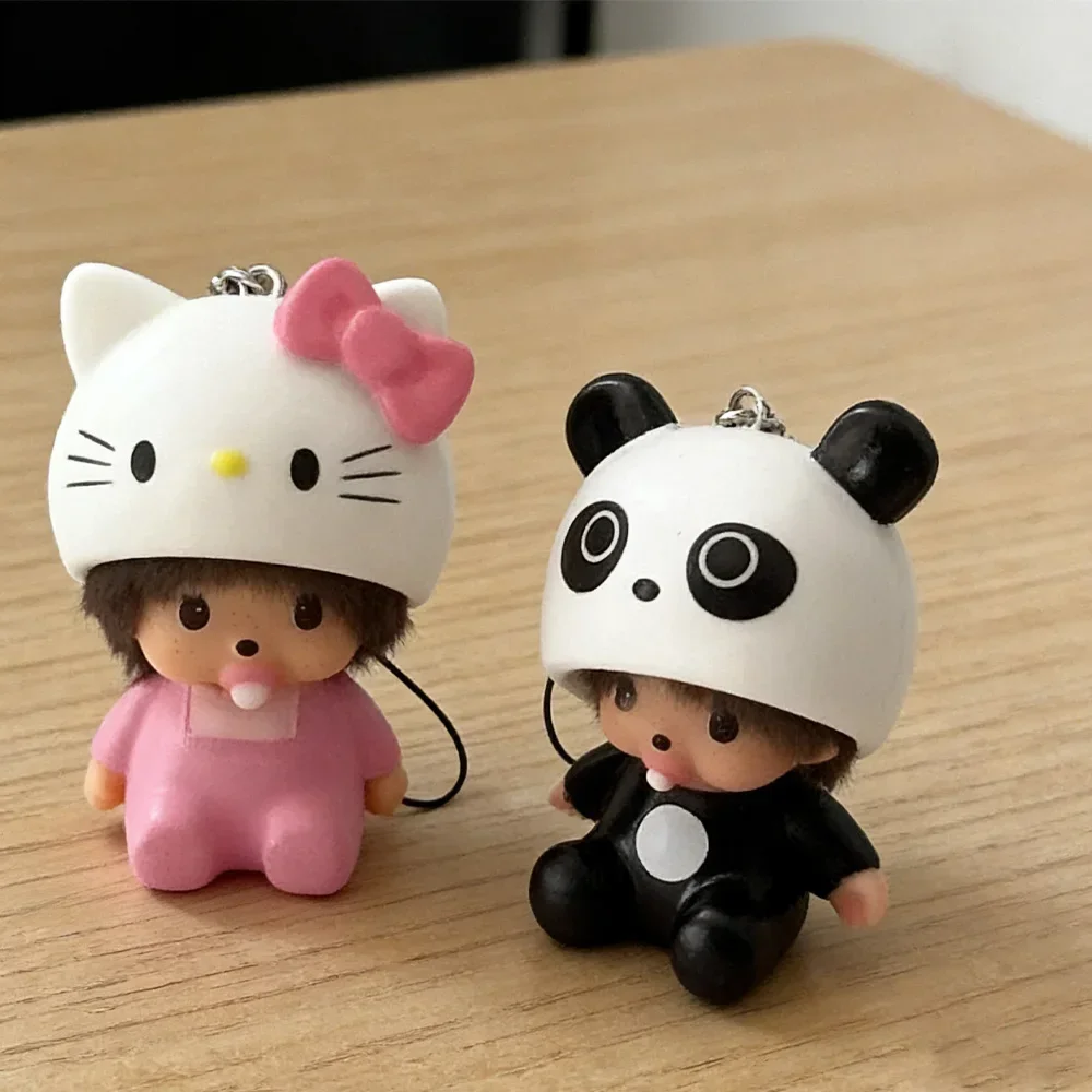 Kitty Monchhichi-Puppe mit abnehmbaren Hüten, die an Taschen gehängt werden können. Niedliche, dekorative kleine Geschenke für den Geburtstag von Paaren und zum Verschenken. – Detail 16