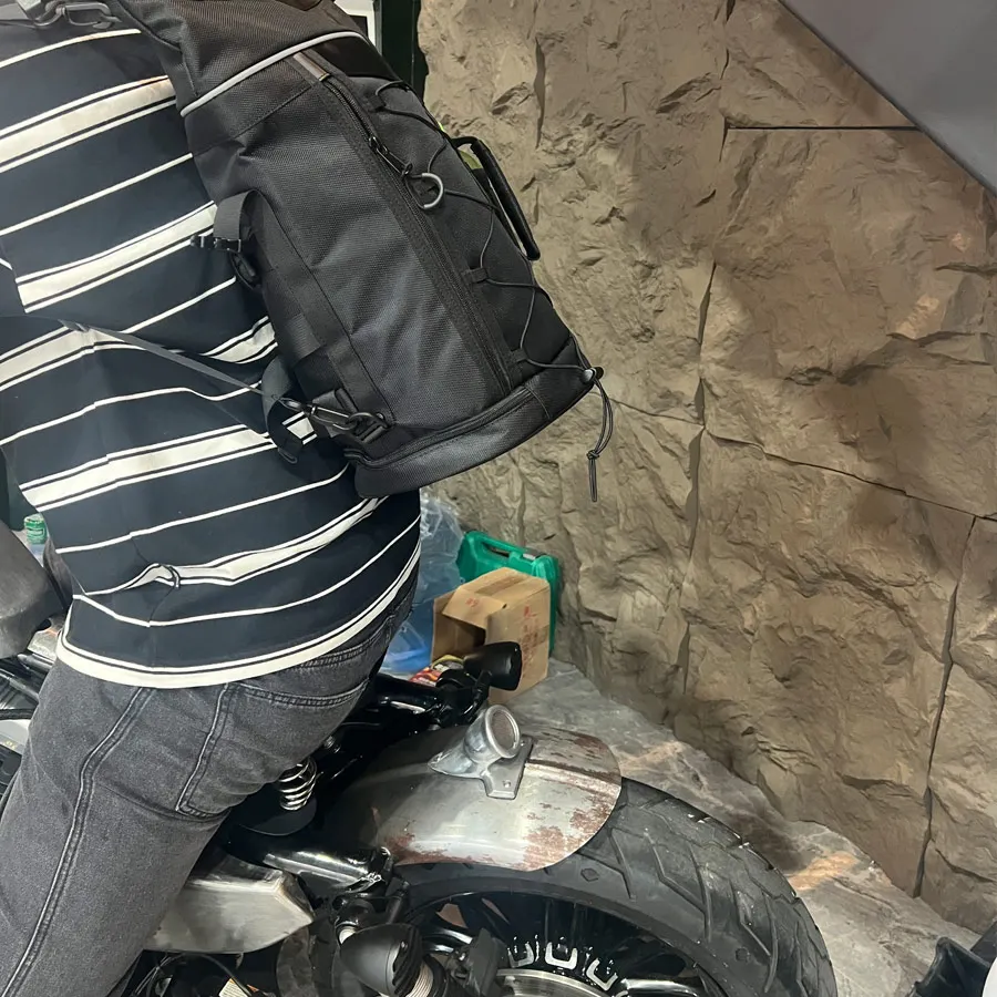 Momentum Freeloader Expandable Motorcycle Travel Luggage Weather Resistant Duffle Bag with Sissy Bar Straps For Harley