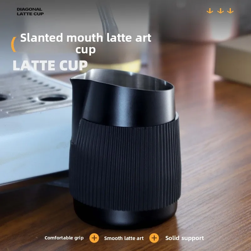 Taza de leche oblicua de color sólido de 420Ml, tanque de espuma de café y leche, cinturón antiescaldado, taza de leche de acero inoxidable graduada