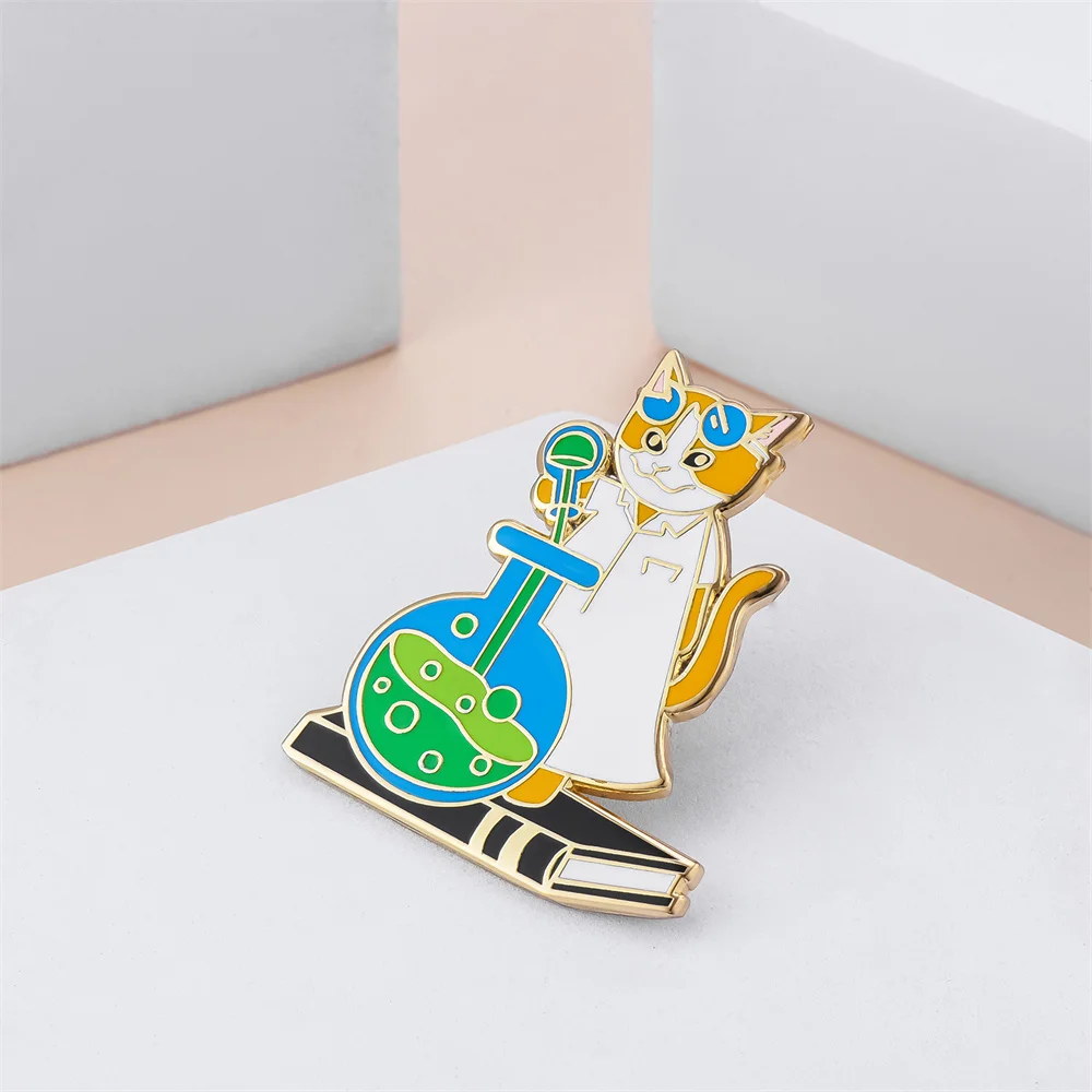 Harong New Cat Scientist Enamel Brooch Exquisite Interesting Chemistry Lab Animal Doctor Lapel Badge Collection Metal Pin