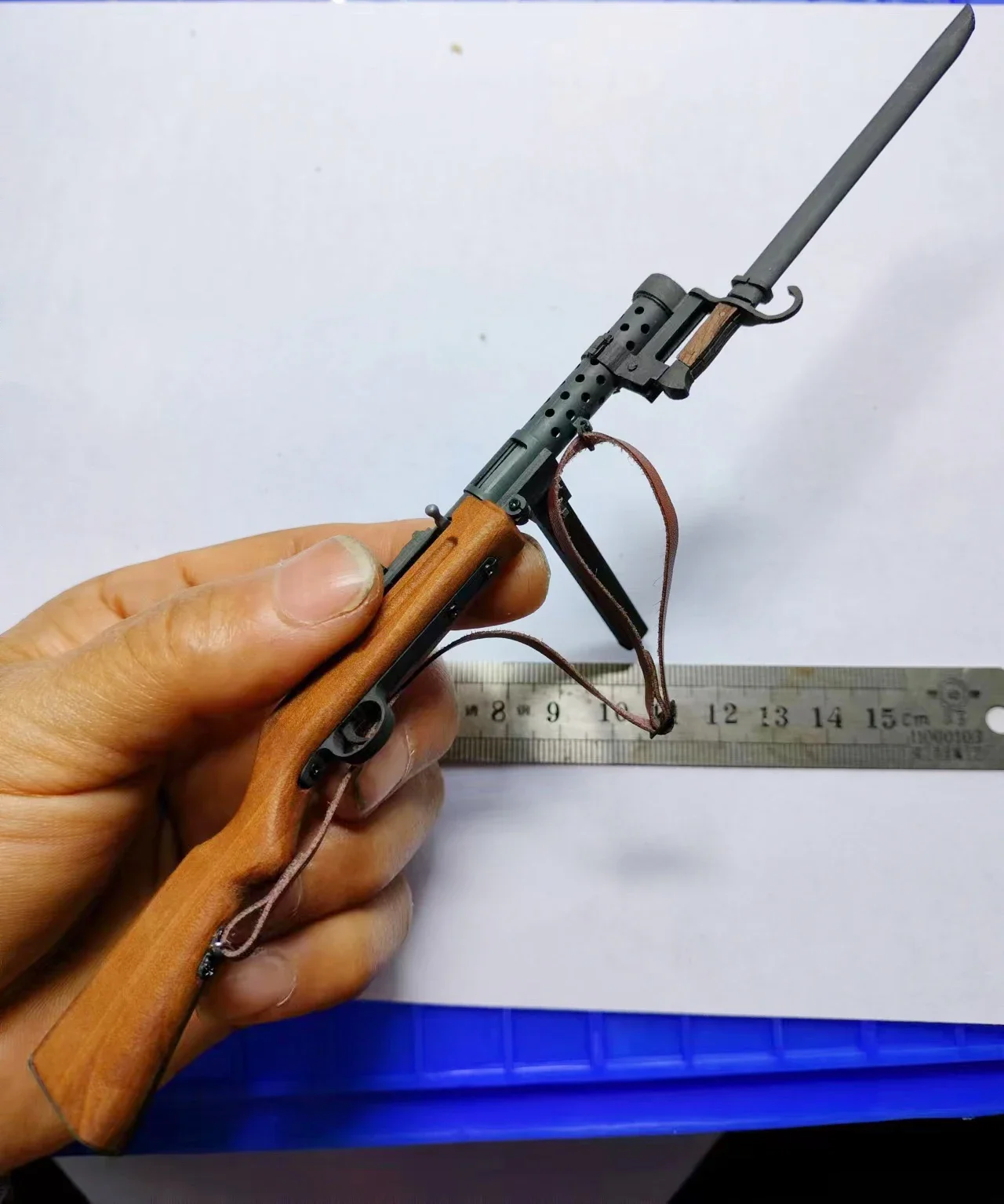 1:6 WWII Handmade Mini Model SIG M1920 Toy Gun Solid Wood Metal Submachine Gun Assembly Gun Model for Action Figures