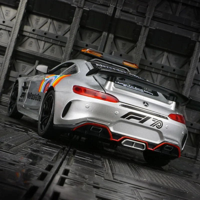 1:24 Mercedes GTR modelo de carro de liga de carro de segurança de corrida, portas e capô do motor, porta-malas pode ser aberto tem funções de som e iluminação