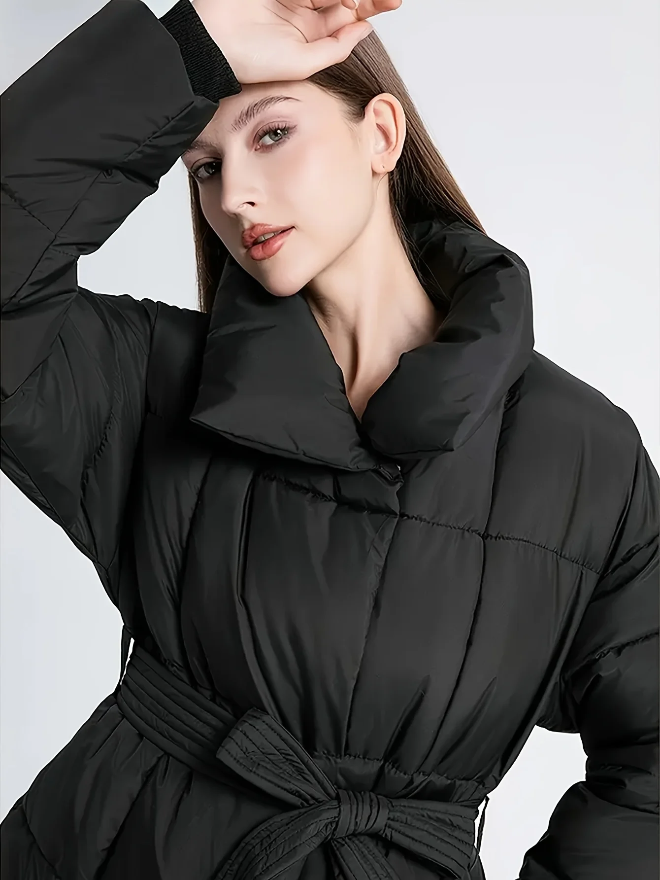 Krótka kurtka bawełniana, europejski i amerykański styl, nowość na zimę 2025, luźna, codzienna, ciepła, stójka, pasek w talii, kurtka bawełniana.