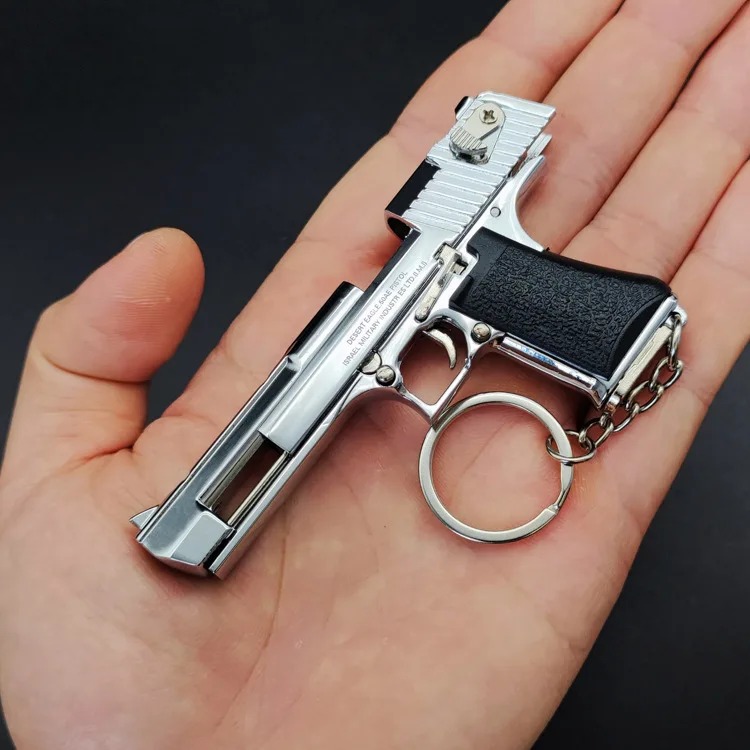 1:3 Mini Águila del desierto juguetes pistolas brazos llavero de aleación pistola modelo de Metal Pistolas PUBG pistola de juguete brazos pistola decoración juguete