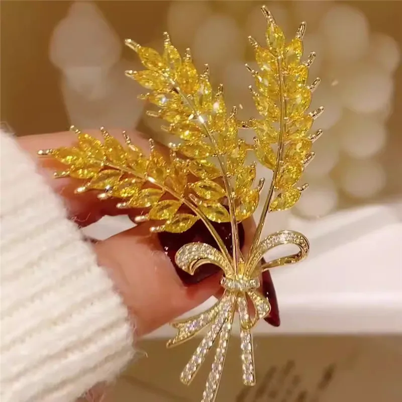 CC Brooch Coat Pin Wheat Shape Yellow Color Zirconia Sweater Pins 100% Handmade High-end Suit Korea Style Corsage Shining B155