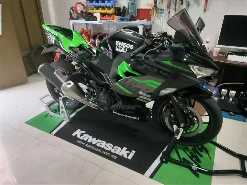 Рисунок 2 - Для Kawasaki гаражный коврик крутой