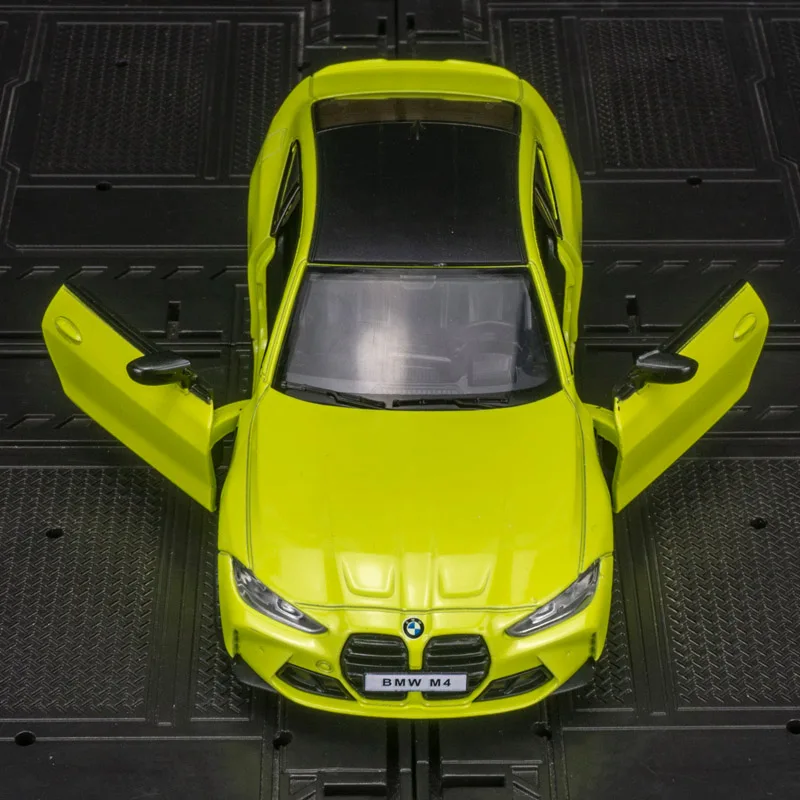 1:32 BMW M4 G82 coche en miniatura de aleación adornos niños acústica-óptica coche de juguete extraíble 2 puertas se pueden abrir mano de obra fina
