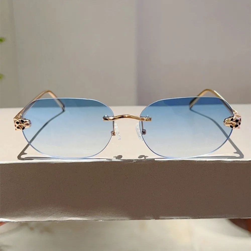 نظارات القراءة خفيفة الوزن بدون إطار بيضاوية من سبيكة المزخرفة للنساء مضادة للأشعة فوق البنفسجية نظارات PC HD مضادة للضوء الأزرق للحفلات