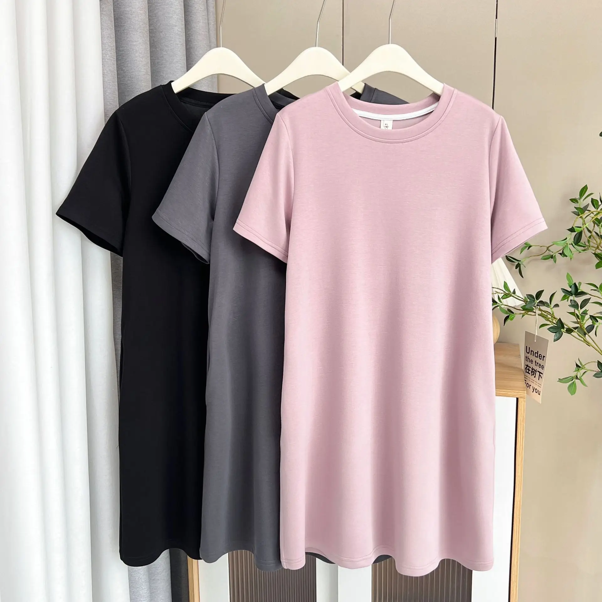 ฤดูร้อนใหม่ผู้หญิงขนาดบวกสวมใส่ 100 กก. เรียบง่ายและลําลองความยาวกลางเอวยางยืดแขนสั้นชุด