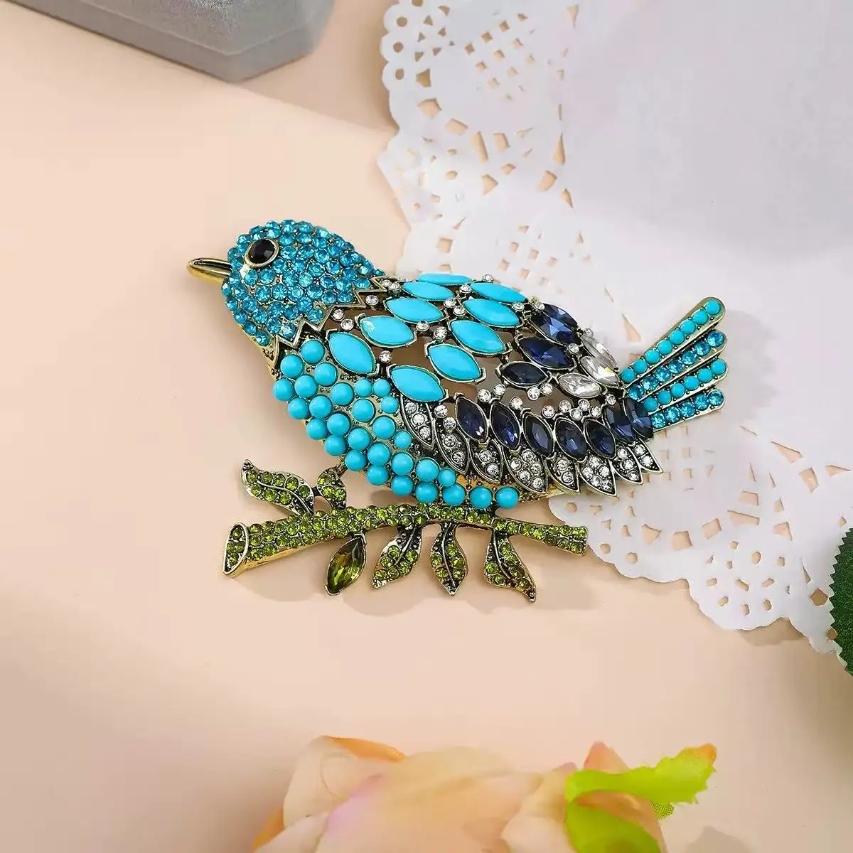 Trendy Rhinestones Birds Brooches for Women Unisex Classic Animals Pins Banquets Party Backpacks Gifts Jewelry Accessories