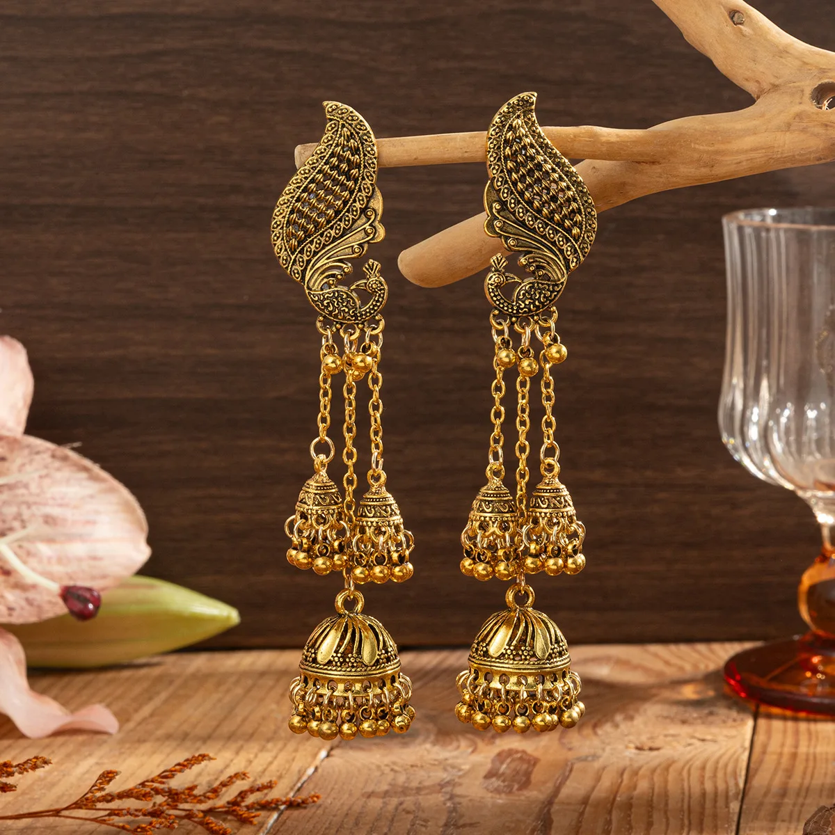 Винтажные длинные серьги с кисточками в виде павлина, индийские Jhumka Jhumki, женские серьги-капли золотого цвета с резными колокольчиками, свадебные украшения