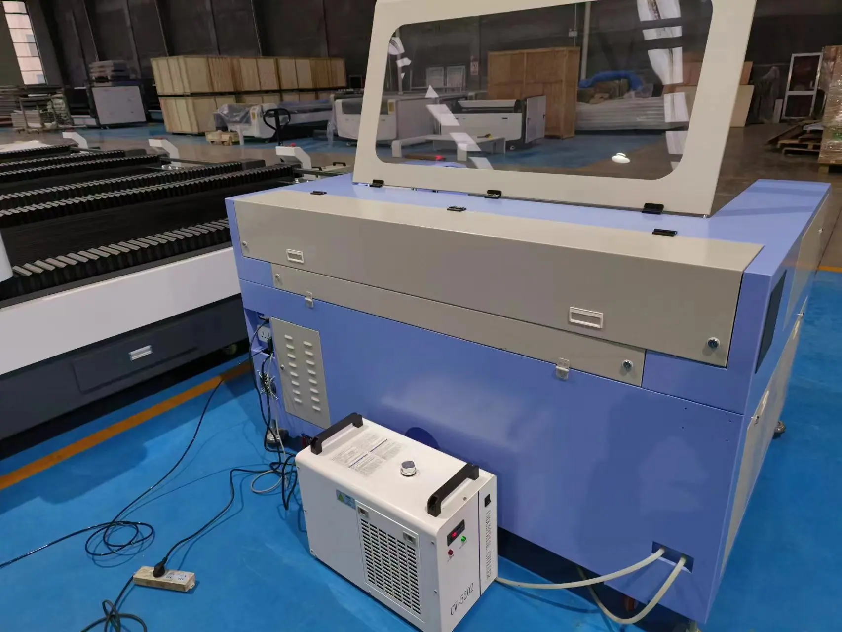 Set Contains 1390   RECI W4 Laser Tube  5200 Chiller  Lift Arm  Honeycomb Panel  Blade  Wooden Box Packing
