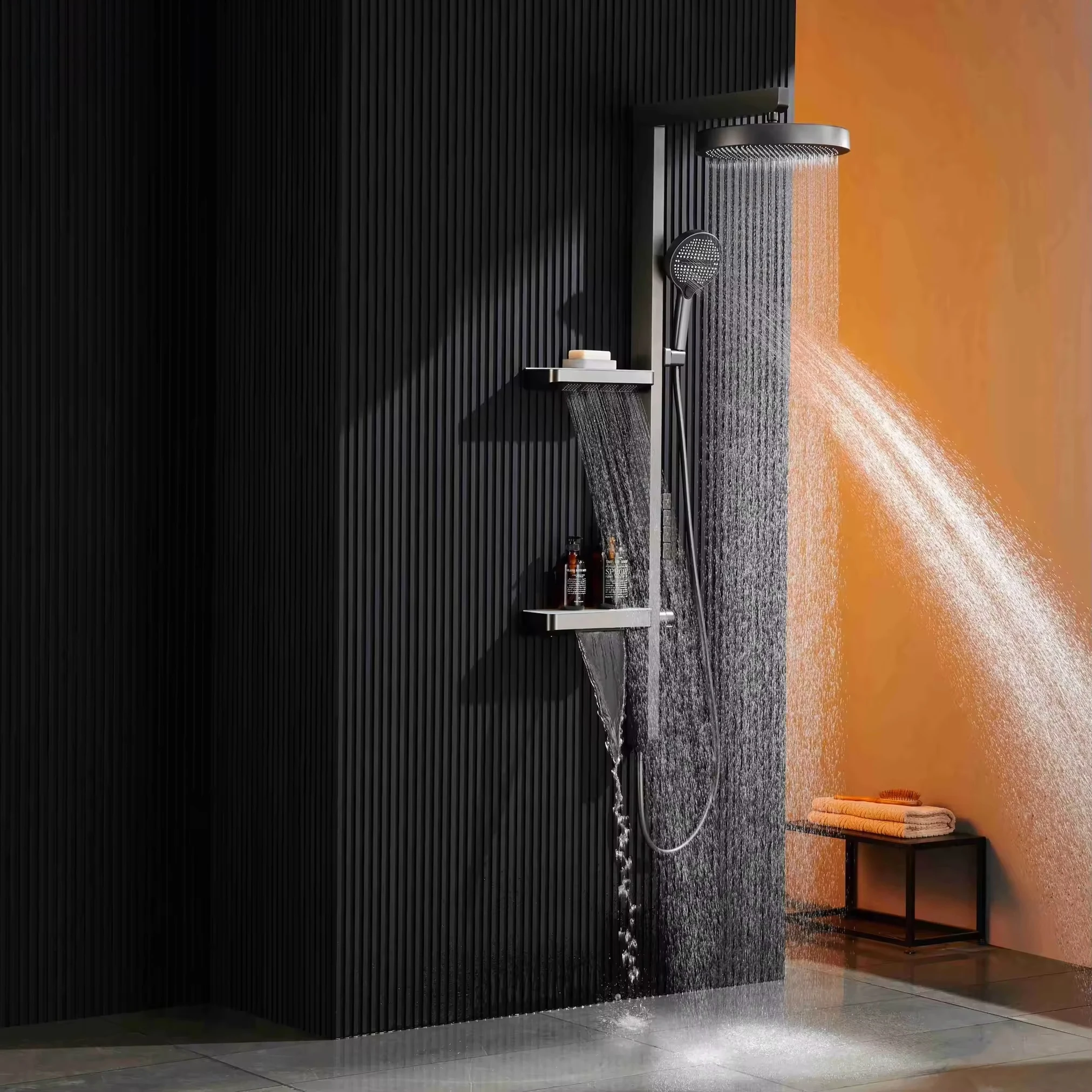 أسود متعدد الوظائف شلال البيانو مفتاح التدليك الساخن والبارد الحائط دش رئيس مجموعات نظام دش مجموعة