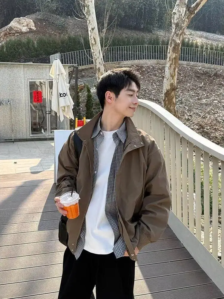 

Новая мужская куртка-бомбер цвета хаки с воротником-стойкой, повседневная, свободного кроя, однотонная, простая, весенне-осенняя верхняя одежда, утепленное зимнее пальто 2025 года