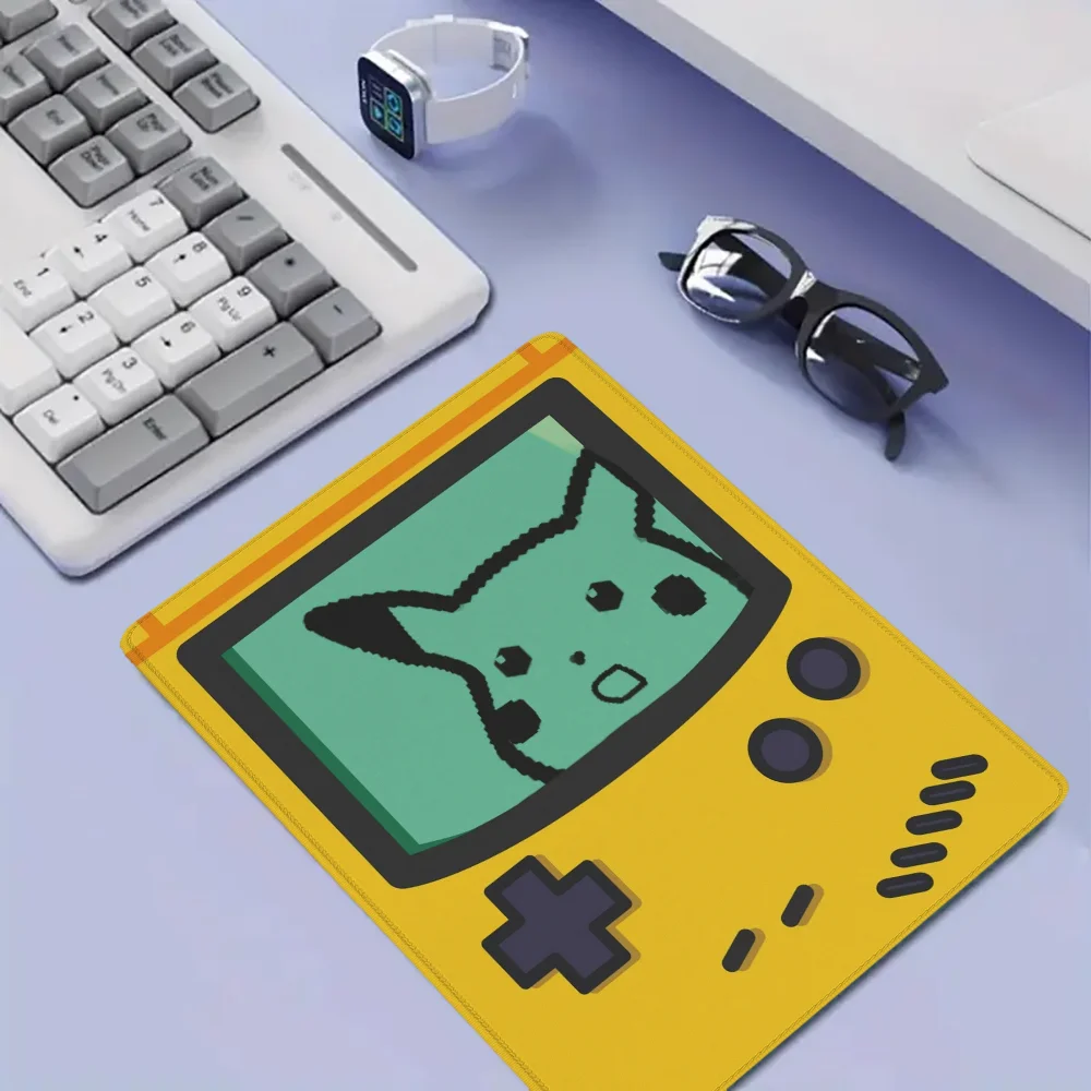 Pikachu petit tapis de souris société Kawaii mignon p-pokemon tapis de souris Anime anti-dérapant Pc Gamer fille tapis d'ordinateur en caoutchouc sur bord bureau