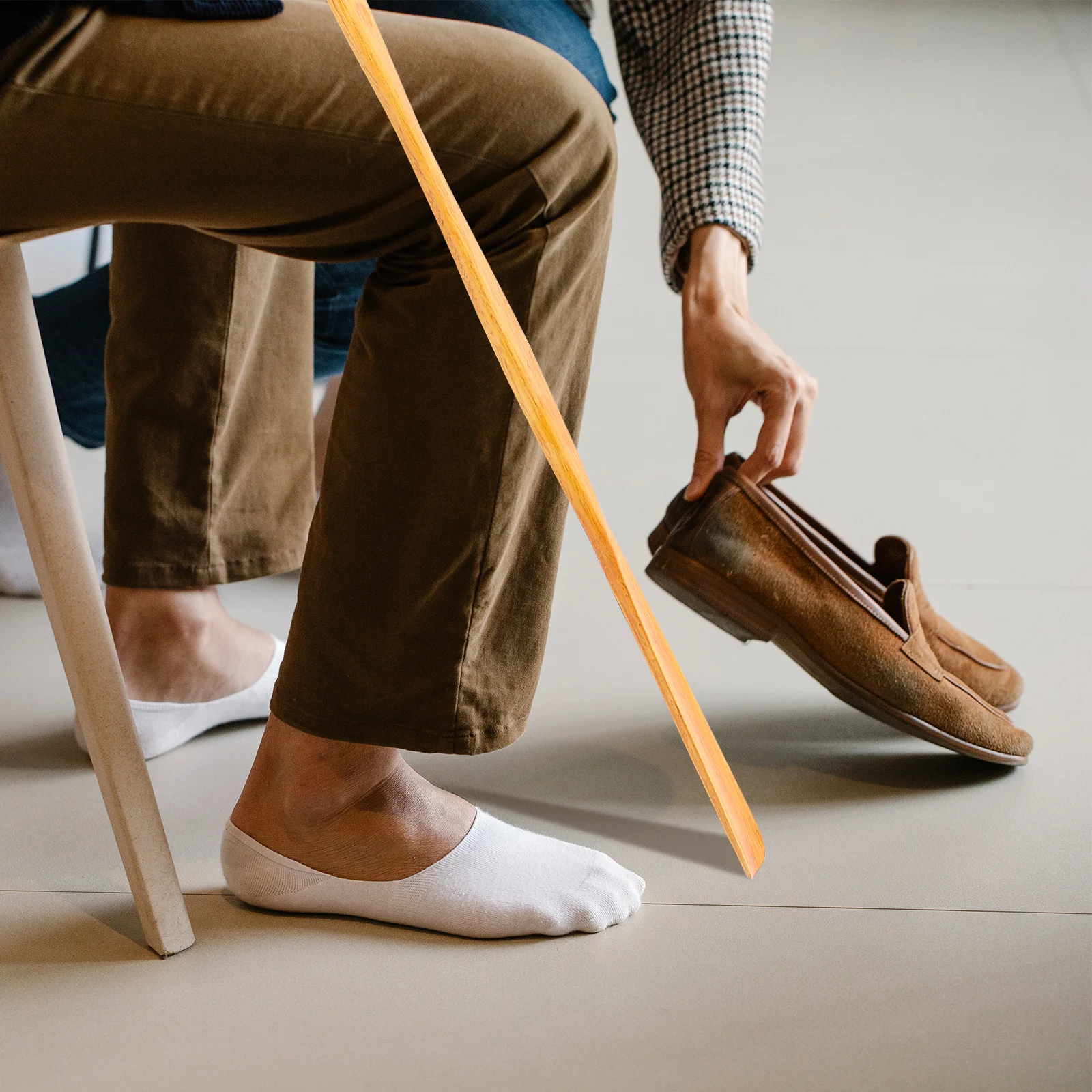 

Horn Long Handle Wooden Ergonomic Shoe Helper For Seniors Travel Portable Smooth Edge Shoehorn Tool Lazy Shoe Assistant