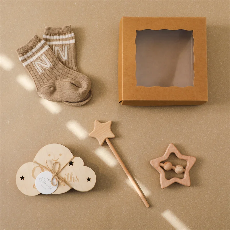 

Baby Wooden Milestone Cards Photography Props Accessories Beech Wooden Rattle Toys Star Moon Stick Teether Newborn Chew Toys