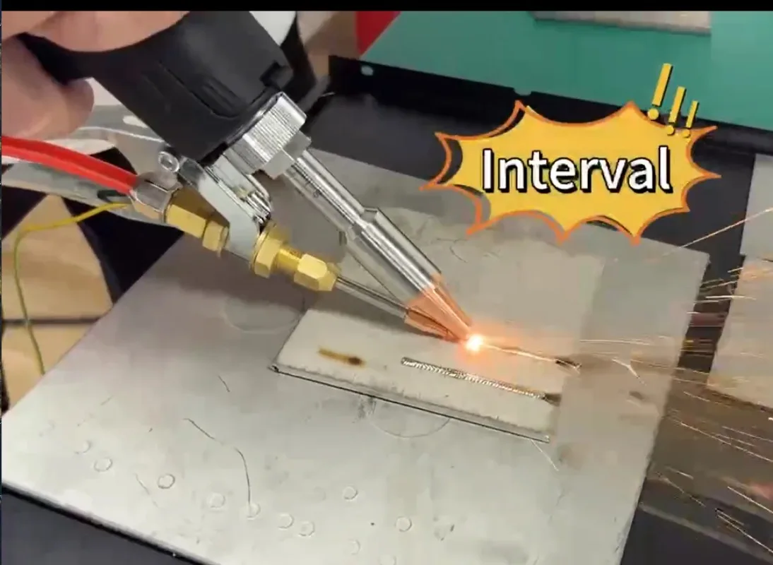 High Precision Handheld Fiber Laser Welding Machine With Air Cooling System For Clean And Beautiful Welds