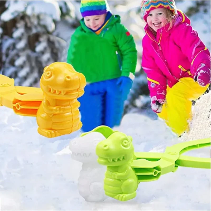 Snowflake Shaped Snowball Maker Clip Children Outdoor Plastic Winter Snow Sand Mold Tool for Snowball Fight Outdoor Fun Sports