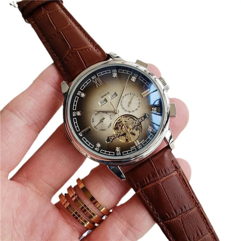 Męski luksusowy zegarek automatyczny z szkieletowym mechanizmem, szkieletem widocznym, szafirowym szkłem, mechanizmem mechanicznym, styl biznesowy casual, stal nierdzewna, rok 2025.