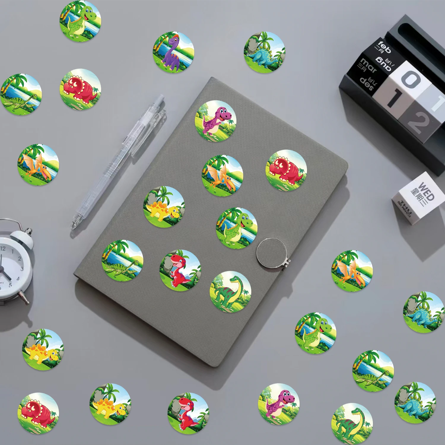 500PCS Dinosaur Animals Cartoon StickersReward Encouragement Home Decor Labels Jungle Dinosaur Print Roll PVC Sticker Notebook