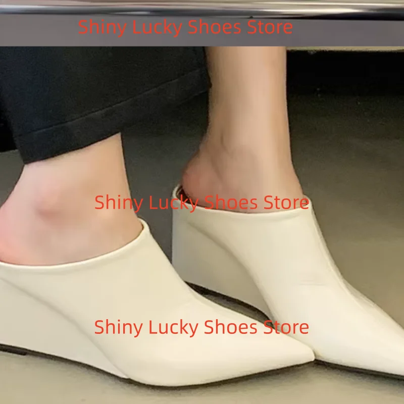 

Женские плиссированные туфли с острым носком, однотонные, с декоративными швами, на низком каблуке, из искусственной кожи