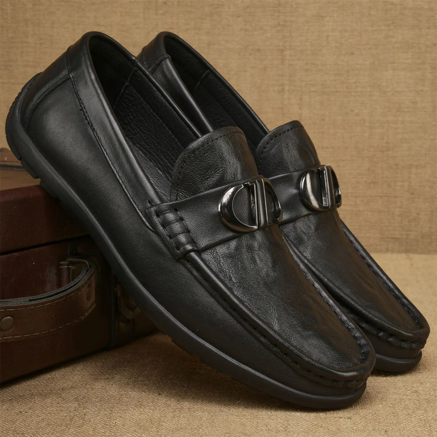 

Роскошные мужские кроссовки из натуральной кожи на мягкой подошве, модные мужские модельные туфли на весну и осень, дизайнерские металлические лоферы для мужчин