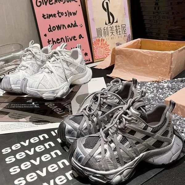 

2026 New Women's Casual Sports Shoes Platform Shoes Lace-up Spring and Autumn Fashion Breathable Women's Casual Shoes.