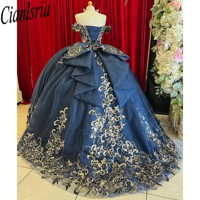الأزرق الداكن قبالة الكتف فساتين Quinceanera الكرة ثوب الذهب يزين مقوس دانتيل الحلو 15 Años المكسيكي مخصص