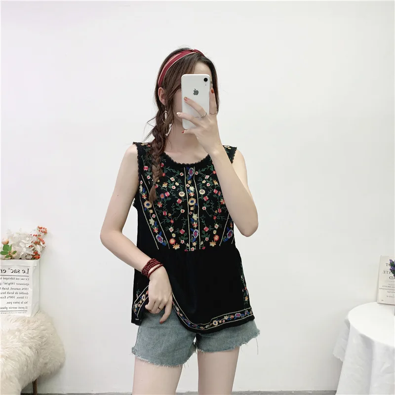 

2024 Summer New Ethnic Style Embroidery Round Neck Sleeveless Skirt Hem Pullover Shirt Gentle Sweet Doll Shirt