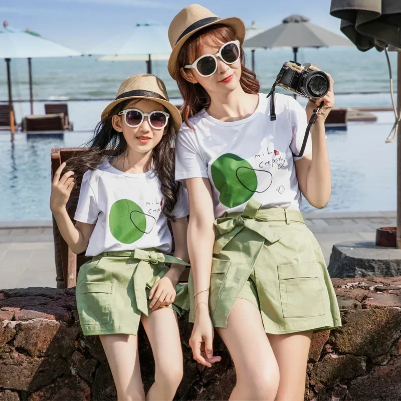 Holiday Family Matching Outfits Korean Mom and Daughter Two Piece Suit Vacation Look Dad and Son T Shirts + Shorts 2 Pieces Sets image 3