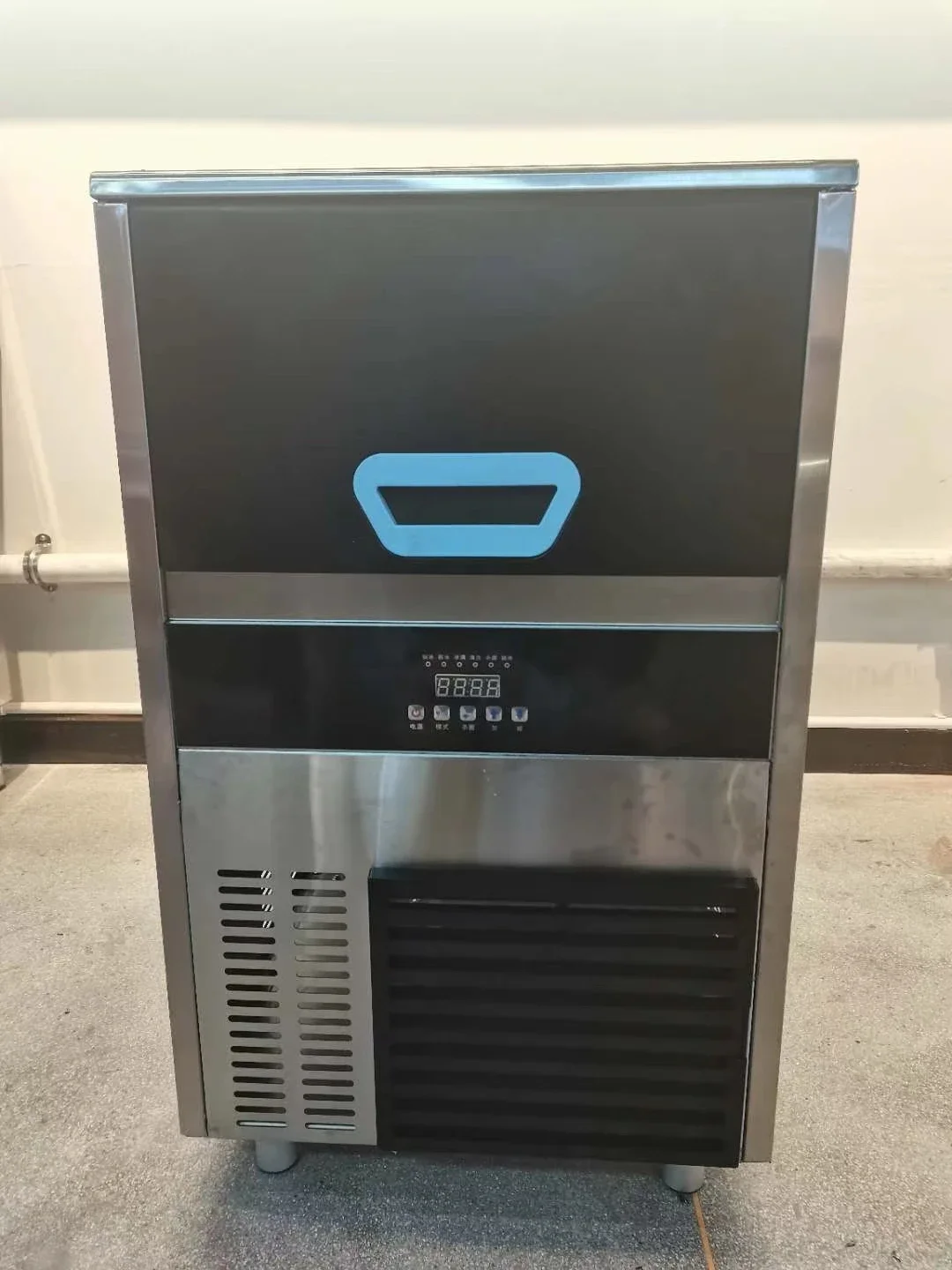 Hot selling ice machine high efficiency self-cleaning industrial commercial ice machine professional machine suitable for hotel