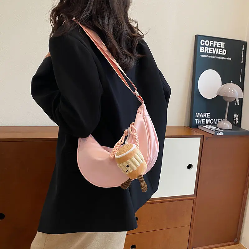 Sac en nylon demi-lune pour femme, sac à bandoulière polyvalent, sac à bonbons pour femme, sac à bandoulière décontracté, léger et solide, sac initié étanche