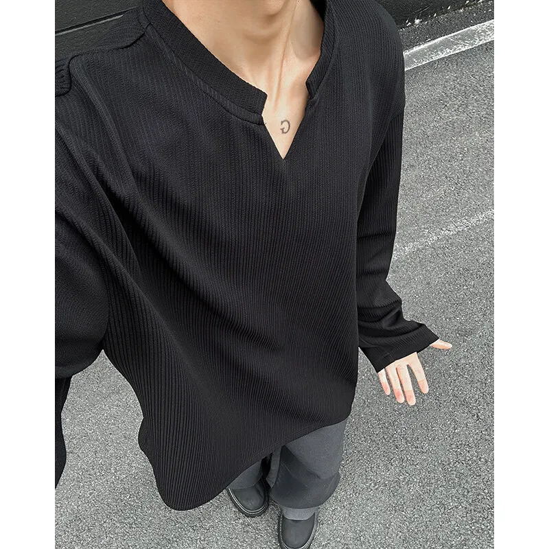 

Long Sleeved T-shirt Men Fashion White Casual V-neck T Shirt Men Streetwear Korean Loose Pleated T Shirt Mens Top Plus Size 5XL