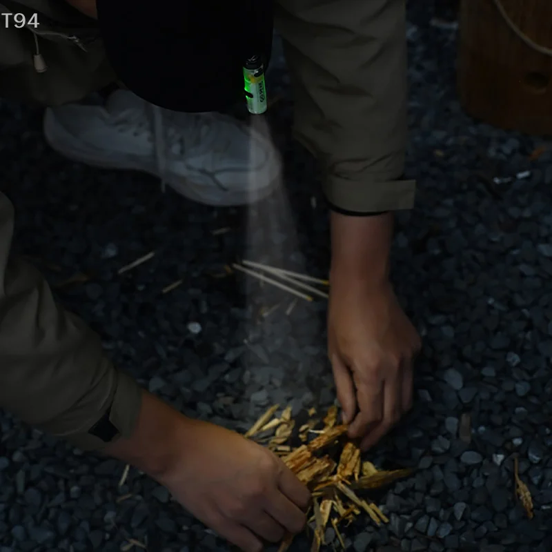 مصباح يدوي صغير الحجم للغاية مع مشبك مفاتيح، مصباح LED محيطي مدمج، بطارية طويلة الأمد، مثالي لتخفيف الكوارث، موديل 5050