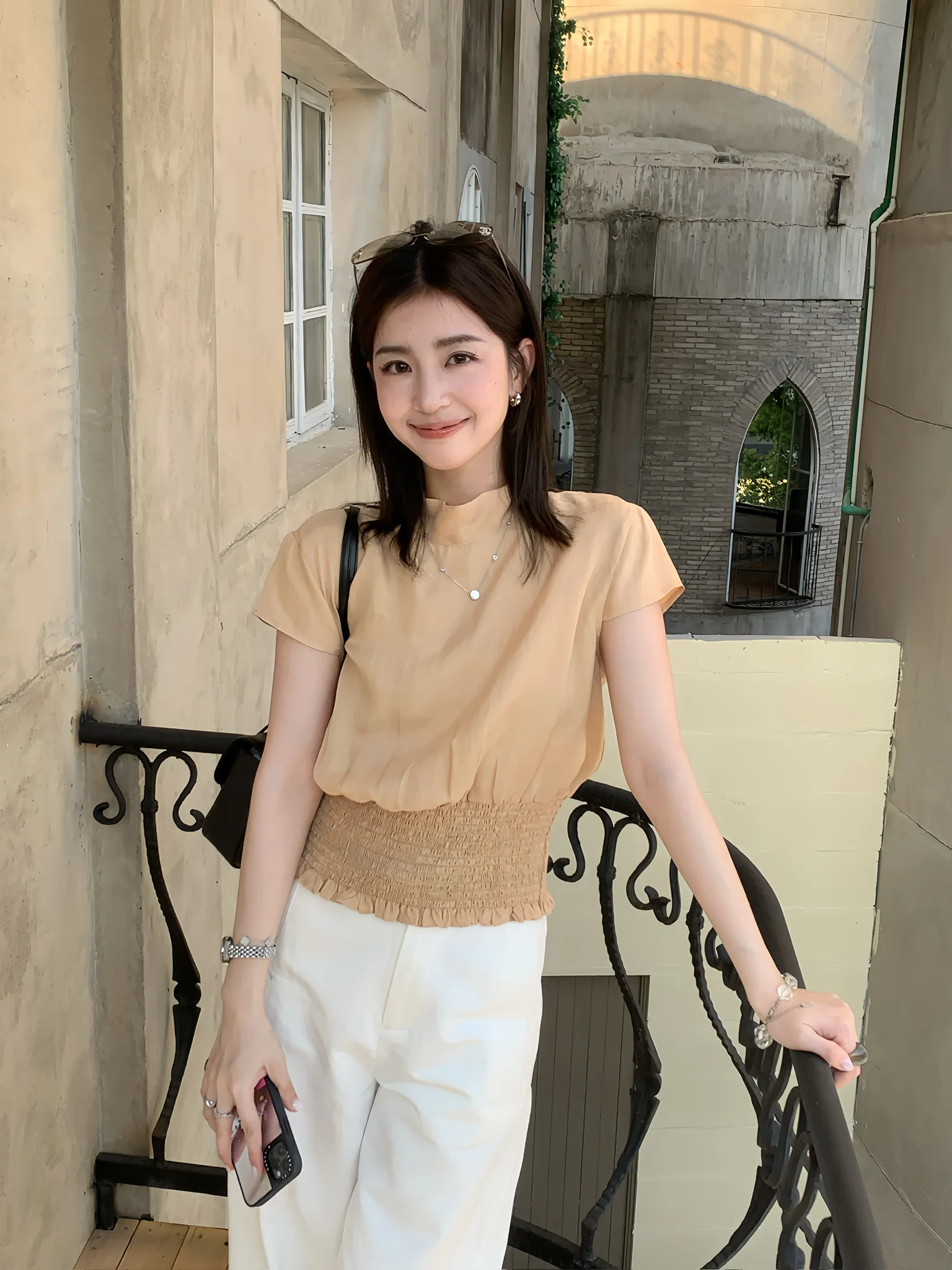 

Модный топ Lilian в корейском стиле с рюшами на талии, тонкий, с короткими рукавами, универсальный, простой дизайн, дышащая, удобная летняя рубашка