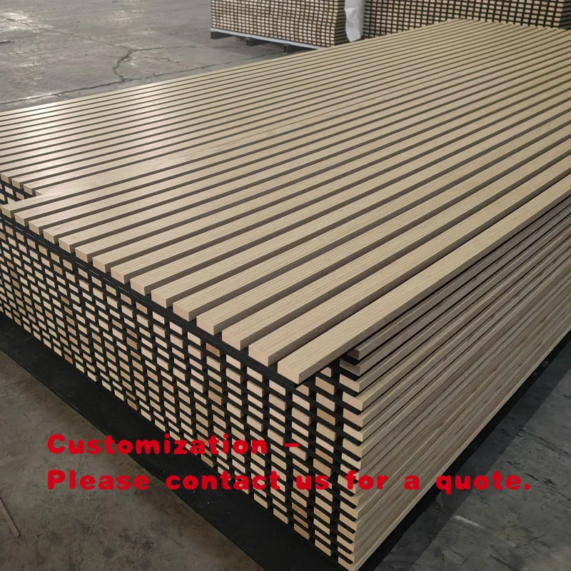 Panel de pared decorativo moderno con lamas de MDF cubiertas de chapa de madera.