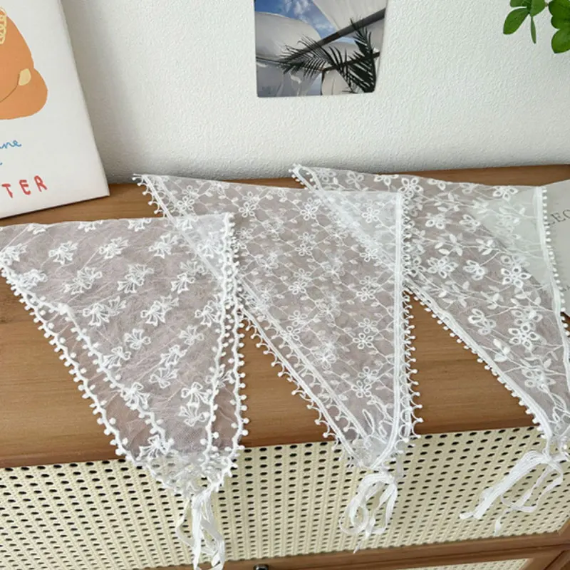 

Retro White Floral Triangle Headscarf Women's Fashion Lace Hair Wrap Travel Photo Headband Woven Hair Accessory