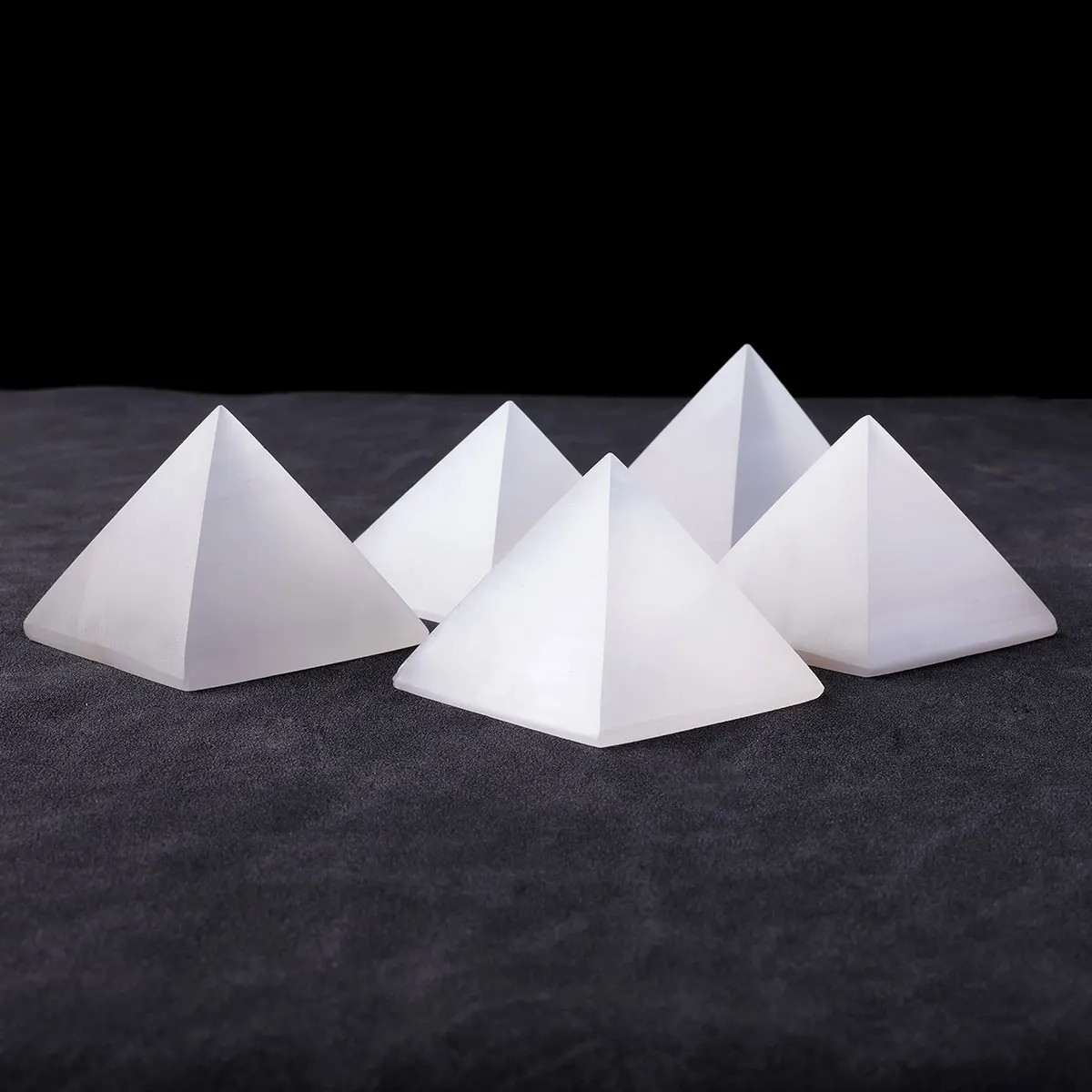 1pc Natural White Selenite Pyramid Ornament Home Living Room Entrance Feng Shui Four Side Egyptian Tower Decoration Holiday Gift