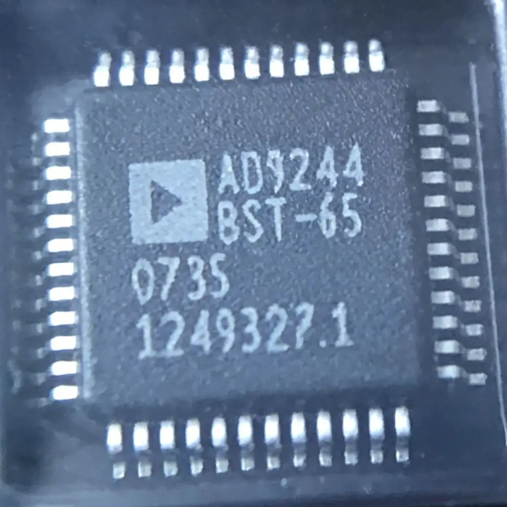 

AD9244BSTZ-65 14-битный аналого-цифровой преобразователь (АЦП) с частотой дискретизации 65 MSPS, 48-контактный LQFP, безсвинцовый