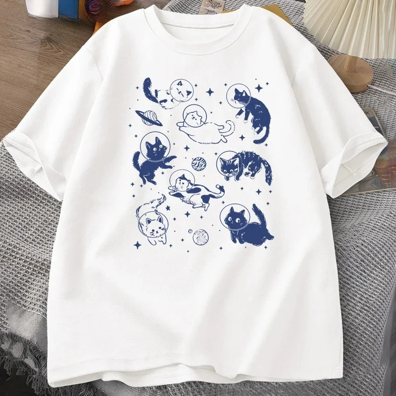 Retro Cats in Space 90s Graphic T Shirts Vintage Astronaut Cats T-Shirt Funny Kitten Tshirt Print Comfortable Round Neck T Shirt